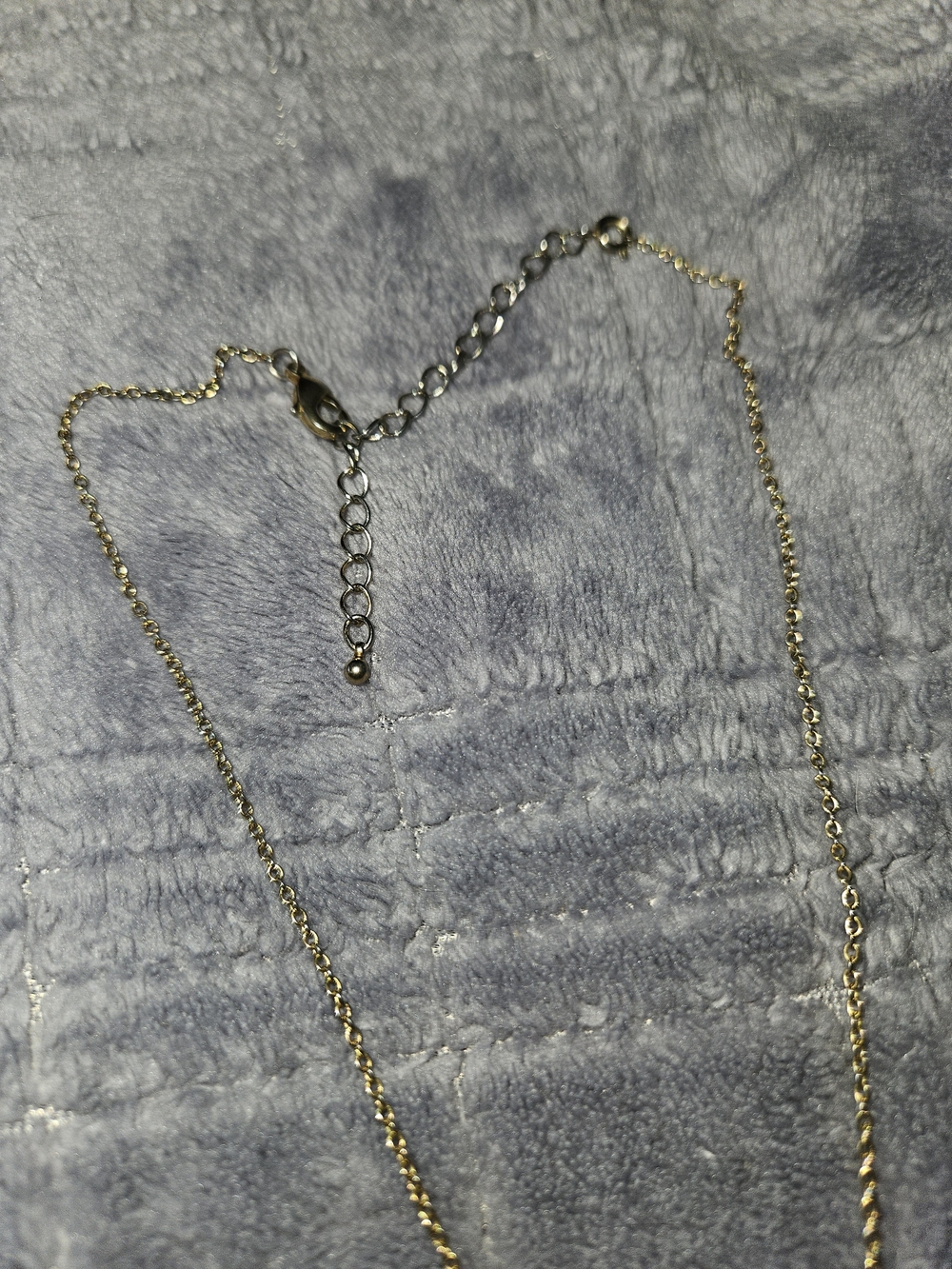 Vintage Avon Gold Tone Queen's Crown Pendant Necklace - Picture 4 of 5